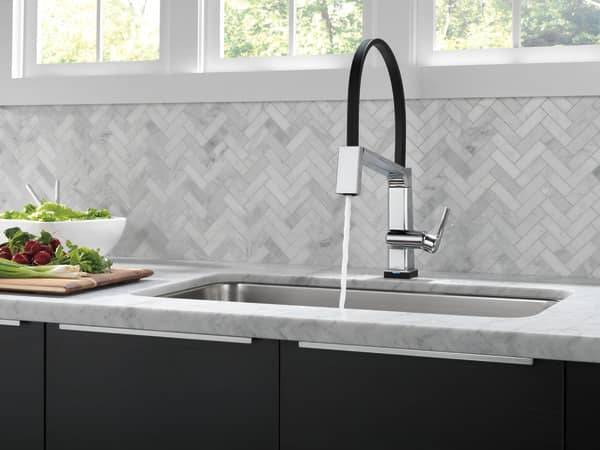 Pivotal Exposed Kitchen Faucet